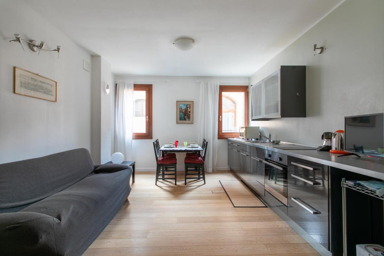 Lance With Lift, 2 Minutes Walk From The Train Station Apartamento *